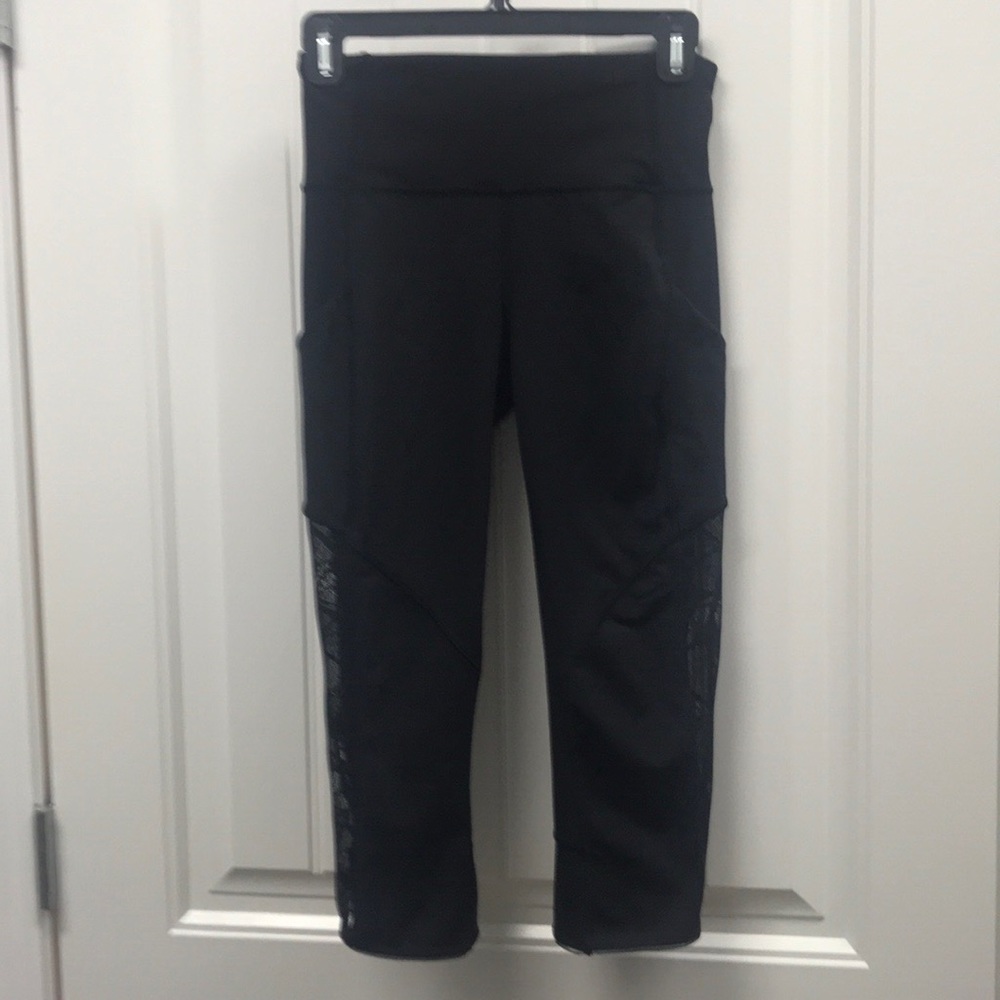 Lululemon black crop sz 4